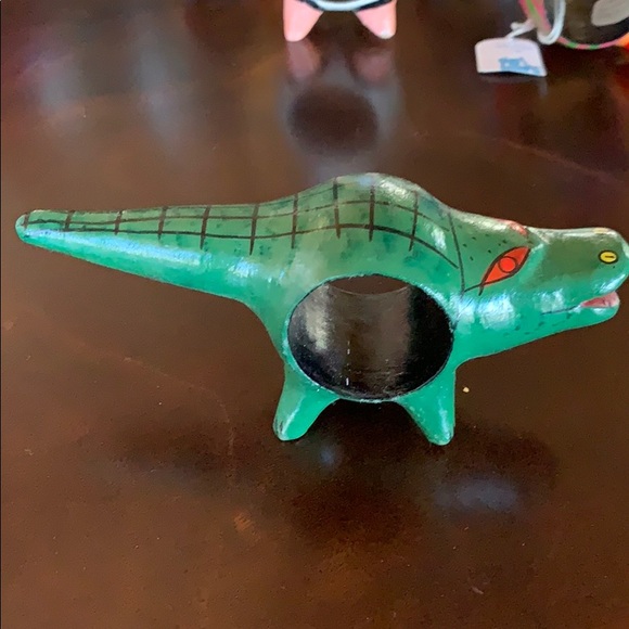 Pier One wooden animal napkin rings - Picture 2 of 9